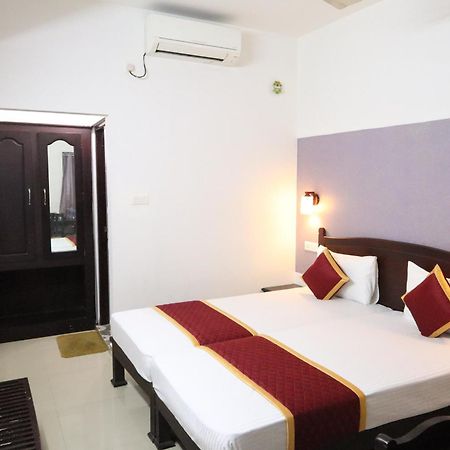 Shanthi Residency Pathanamthitta Bagian luar foto