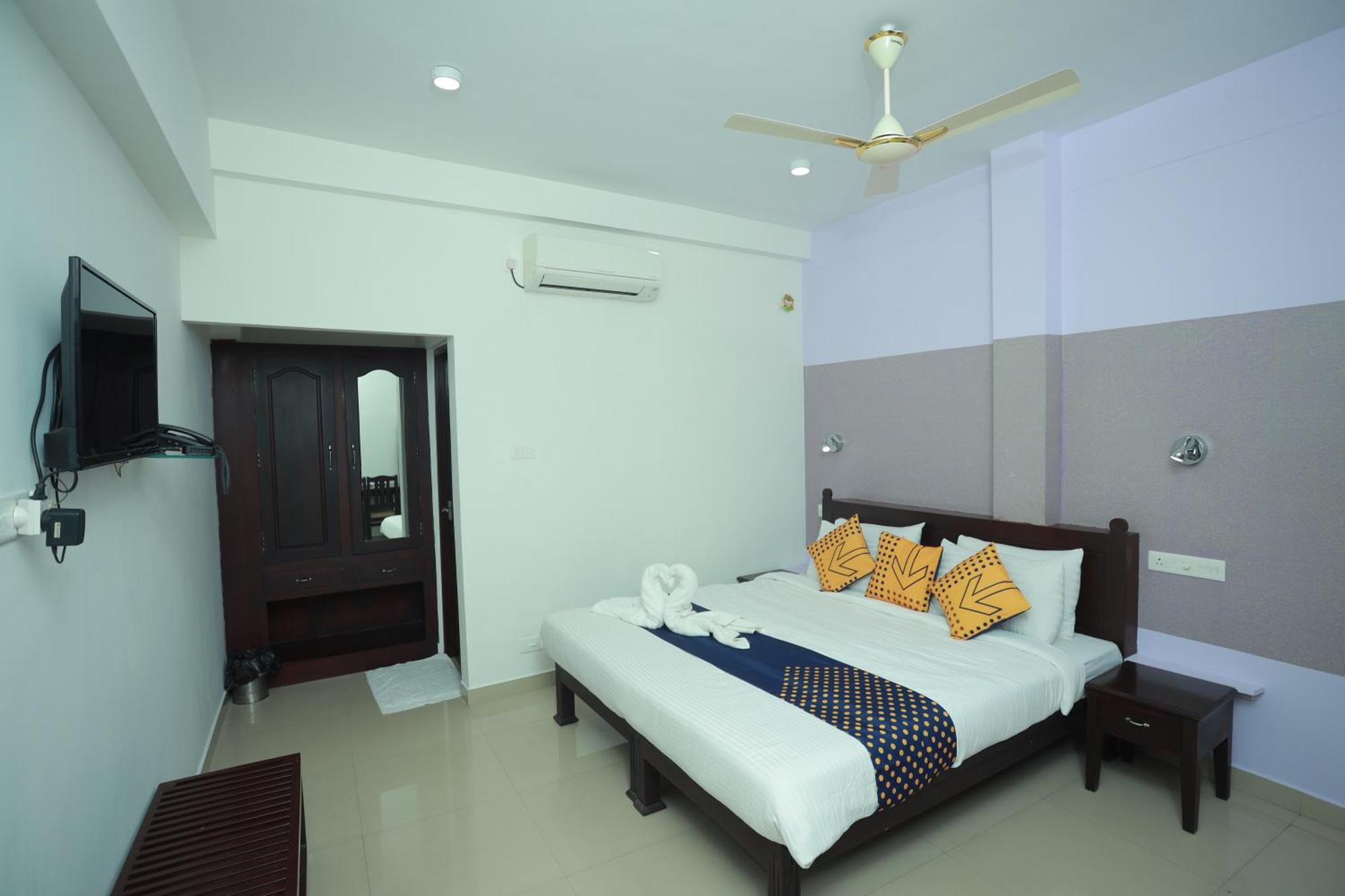 Shanthi Residency Pathanamthitta Bagian luar foto