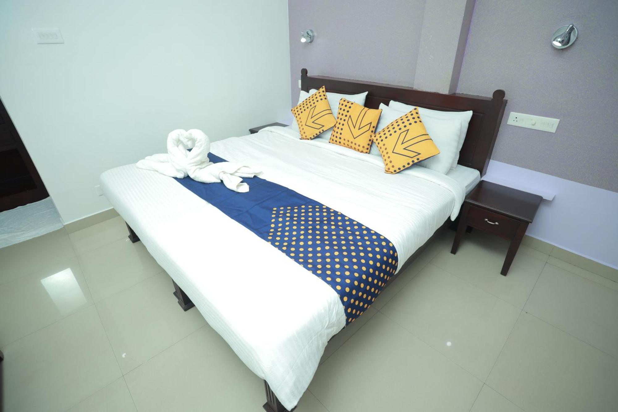 Shanthi Residency Pathanamthitta Bagian luar foto