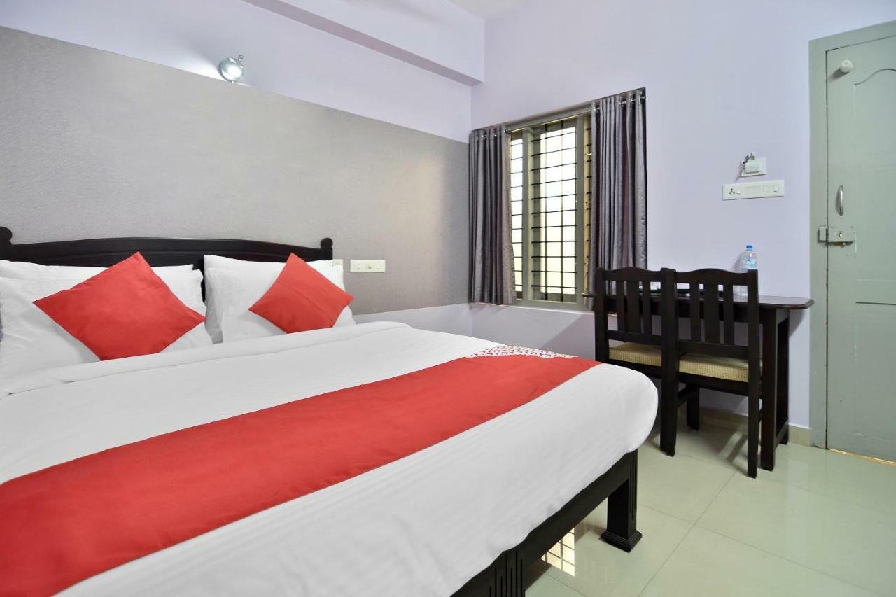 Shanthi Residency Pathanamthitta Bagian luar foto