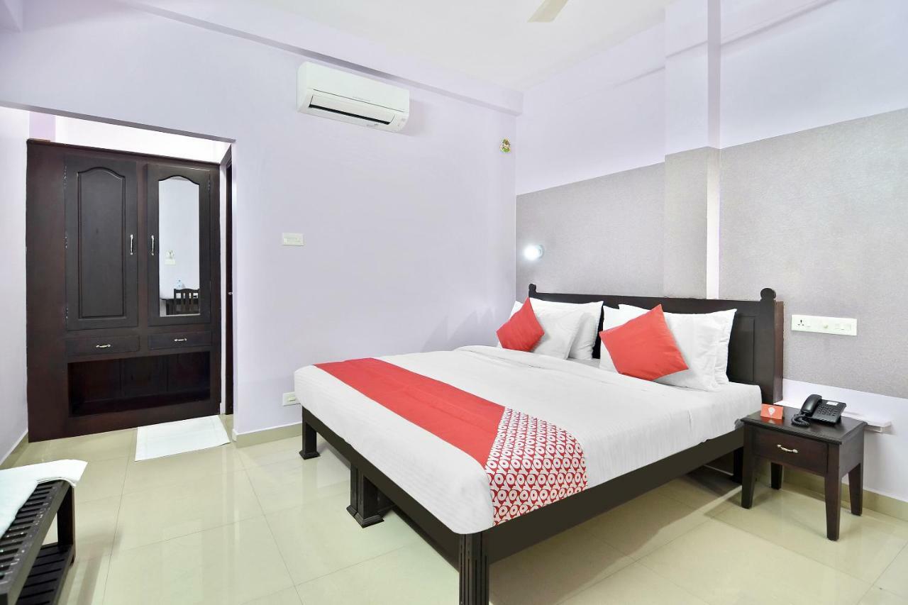 Shanthi Residency Pathanamthitta Bagian luar foto