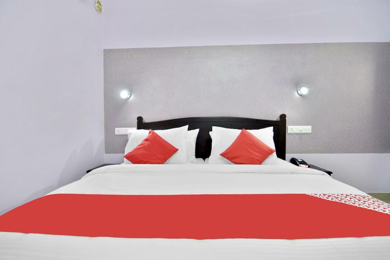 Shanthi Residency Pathanamthitta Bagian luar foto